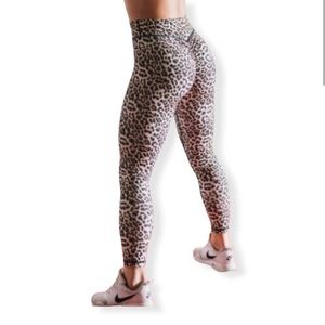 Zyia Brilliant Leopard Scrunchy What Leggings